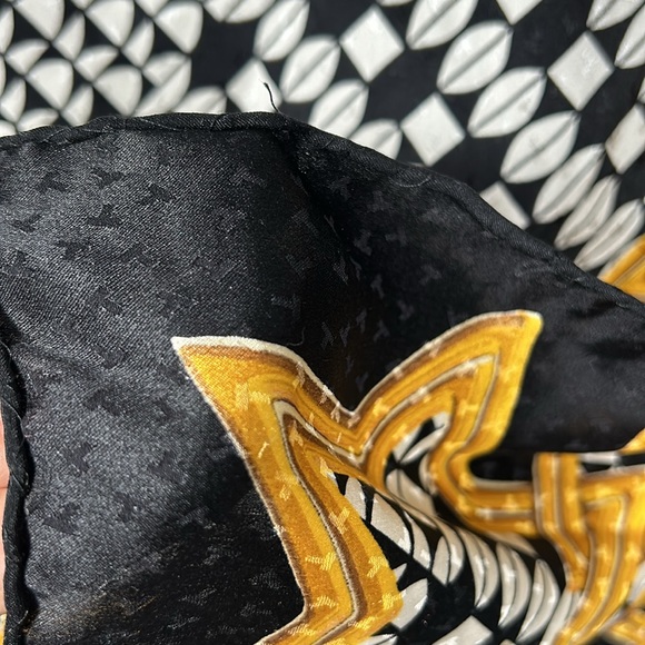 ❌Tiffany & Co. Silk Black, white and gold Star chain hand rolled square scarf - Picture 10 of 14